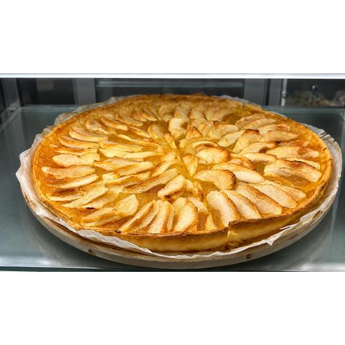Large apple pie
