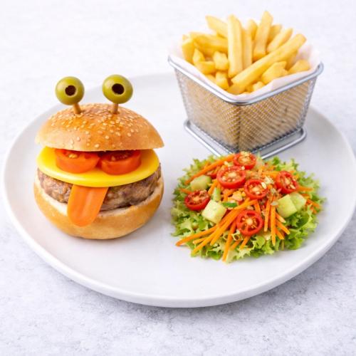 BEEF BURGER AND CRISPY FRIES